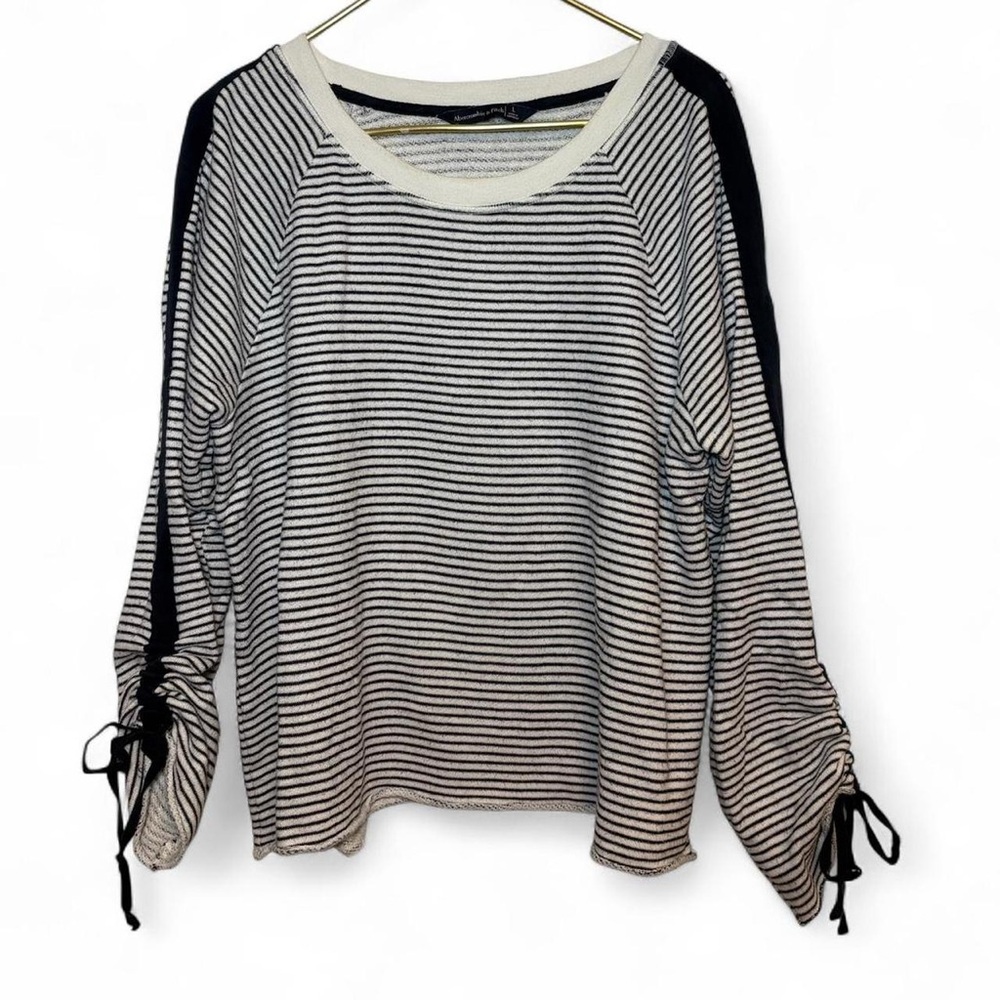 Abercrombie & Fitch Women’s Navy/White Striped Long Sleeve Tee